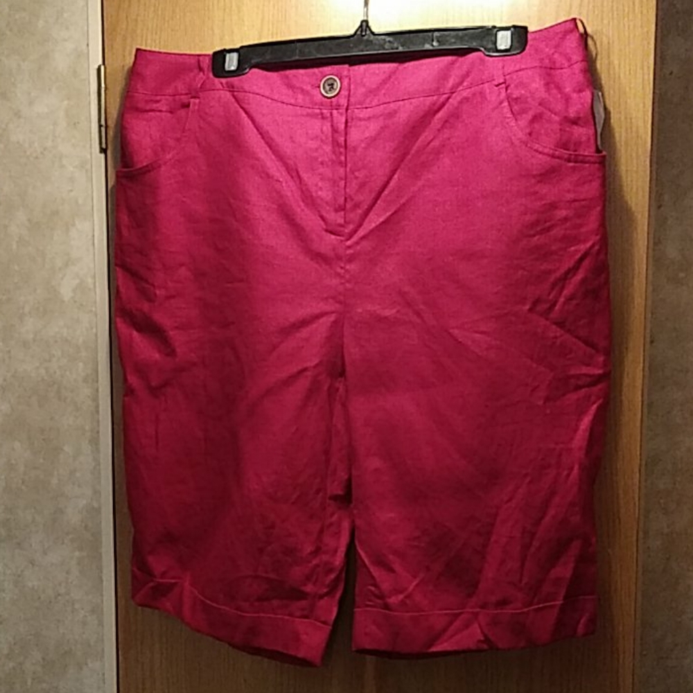 Style & Company woman red shorts 14w